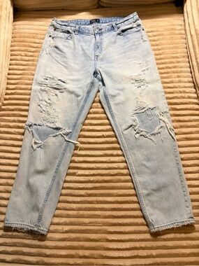 Abercrombie & Fitch light blue denim Annie Girlfriend jeans